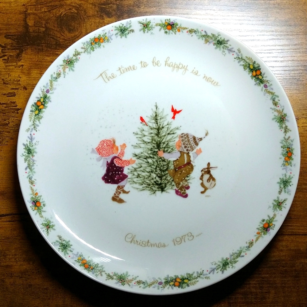 Holly Hobbie Christmas 1973 Collectors Platter EUC ☃️ 🎄